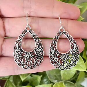 Silver Teardrop Dangle Filigree Earrings Vtg Boho Style Floral Drop Hollow Lace